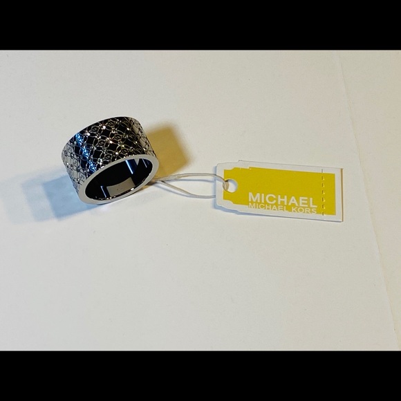 Beautiful ring MK size 8 & 9 - Picture 2 of 4